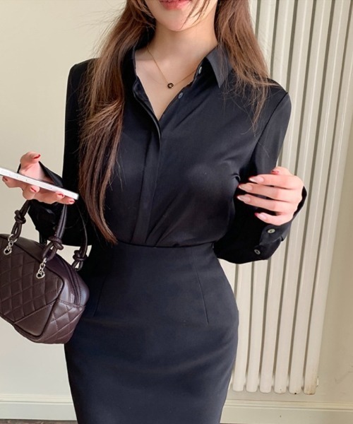 AMAJI(アマジ)の「フロントボタン 長袖シャツ(シャツ/ブラウス・レディース・ブラック・SMALL/MEDIUM/LARGE)」の3枚目の写真