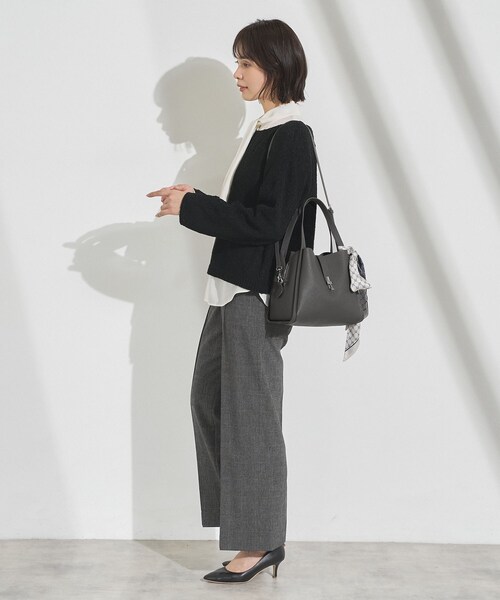 INDIVI(インディヴィ)の「【合皮/ショルダー付】メタルデザイン ミドルバッグ(トートバッグ・レディース・グリーン/サンドベージュ/チャコールグレー/ネイビー・00)」の6枚目の写真