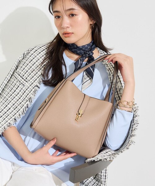 INDIVI(インディヴィ)の「【合皮/ショルダー付】メタルデザイン ミドルバッグ(トートバッグ・レディース・グリーン/サンドベージュ/チャコールグレー/ネイビー・00)」の9枚目の写真