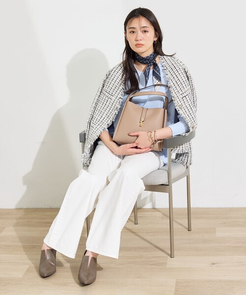 INDIVI(インディヴィ)の「【合皮/ショルダー付】メタルデザイン ミドルバッグ(トートバッグ・レディース・グリーン/サンドベージュ/チャコールグレー/ネイビー・00)」の10枚目の写真