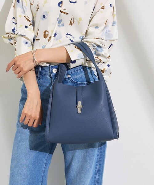 INDIVI(インディヴィ)の「【合皮/ショルダー付】メタルデザイン ミドルバッグ(トートバッグ・レディース・グリーン/サンドベージュ/チャコールグレー/ネイビー・00)」の11枚目の写真