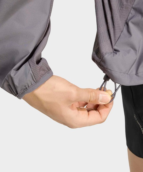 adidas（アディダス）の「ランニング ウーブン ジャケット / アディダス adidas（ブルゾン・メンズ・グレー・SMALL/MEDIUM/LARGE/X-LARGE/XX-LARGE）」の3枚目の写真