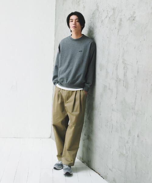 THE SHOP TK (ザ ショップ ティーケー )の「【洗濯機OK/ユニセックス】ダンボール ロゴスウェット(スウェット・メンズ・グレー/オフホワイト/モスグリーン・02/03/04)」の4枚目の写真