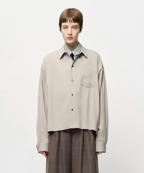 Juha(ユハ)の「TEXTURED CROPPED SHIRT(シャツ/ブラウス・メンズ・ブラック/ライトグレー・3/4)」の2枚目の写真