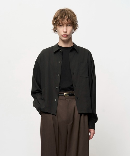 Juha(ユハ)の「TEXTURED CROPPED SHIRT(シャツ/ブラウス・メンズ・ブラック/ライトグレー・3/4)」の1枚目の写真
