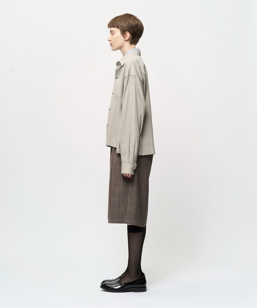 Juha(ユハ)の「TEXTURED CROPPED SHIRT(シャツ/ブラウス・メンズ・ブラック/ライトグレー・3/4)」の10枚目の写真