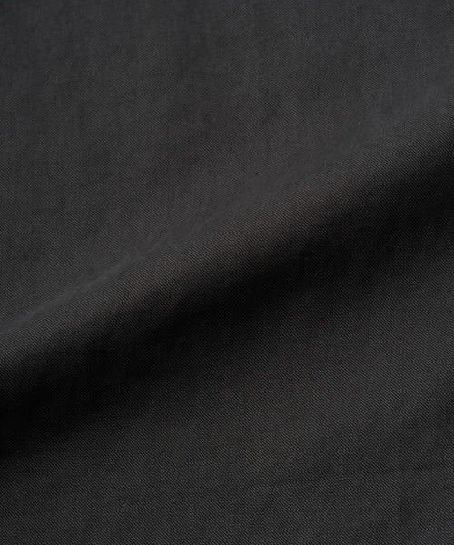 Juha(ユハ)の「TEXTURED CROPPED SHIRT(シャツ/ブラウス・メンズ・ブラック/ライトグレー・3/4)」の12枚目の写真