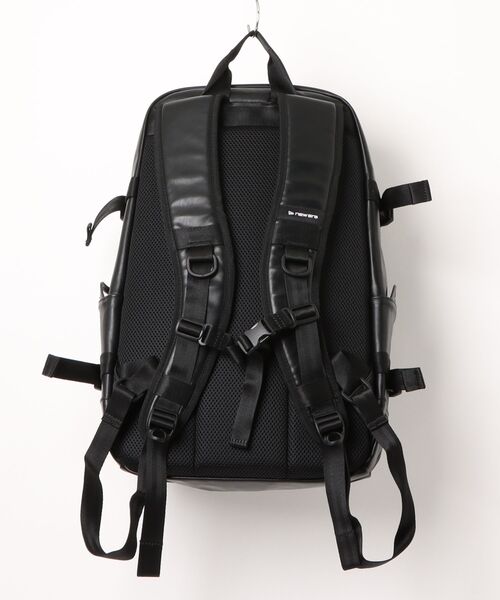 NEW ERA（ニューエラ）の「【NEW ERA/ニューエラ】スマートパック28L 02 シンセティックレザー ブラック（バックパック/リュック・メンズ・ブラック・FREE）」の2枚目の写真