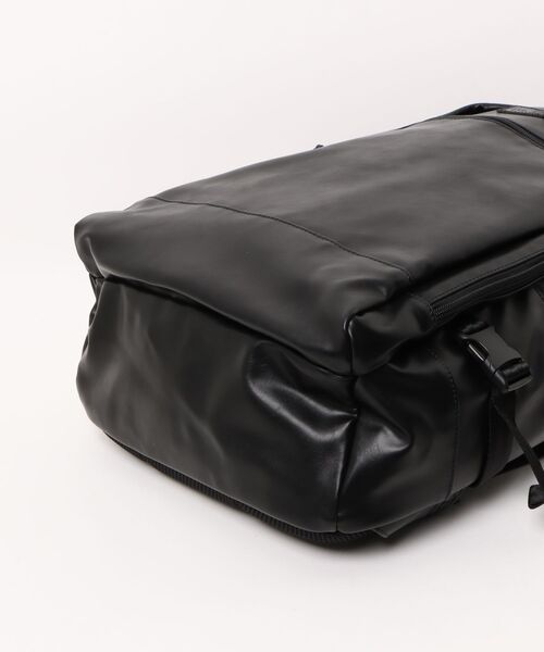 NEW ERA（ニューエラ）の「【NEW ERA/ニューエラ】スマートパック28L 02 シンセティックレザー ブラック（バックパック/リュック・メンズ・ブラック・FREE）」の3枚目の写真