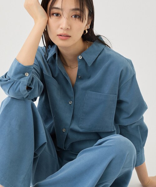 INDIVI(インディヴィ)の「【大人コーデュロイ/SETUP可】オーバーサイズシャツ(シャツ/ブラウス・レディース・ブラウン系その他/ブルー/ライトグレー・38/34/15 /13/05/19)」の21枚目の写真