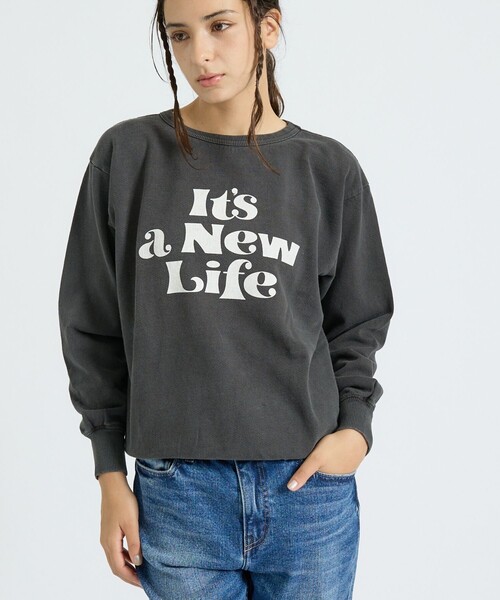 MIXTA(ミクスタ)の「【MIXTA/ミクスタ】It's a New Lifeロゴスウェット/カットソー(スウェット・レディース・ブラック/ブルー・フリー)」の1枚目の写真