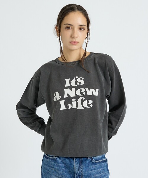 MIXTA(ミクスタ)の「【MIXTA/ミクスタ】It's a New Lifeロゴスウェット/カットソー(スウェット・レディース・ブラック/ブルー・フリー)」の5枚目の写真