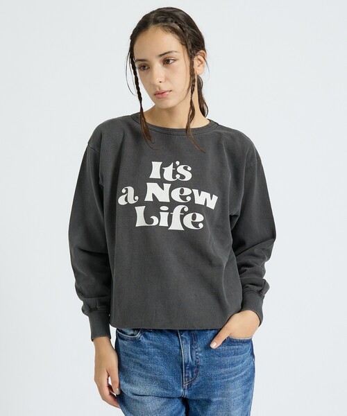 MIXTA(ミクスタ)の「【MIXTA/ミクスタ】It's a New Lifeロゴスウェット/カットソー(スウェット・レディース・ブラック/ブルー・フリー)」の6枚目の写真