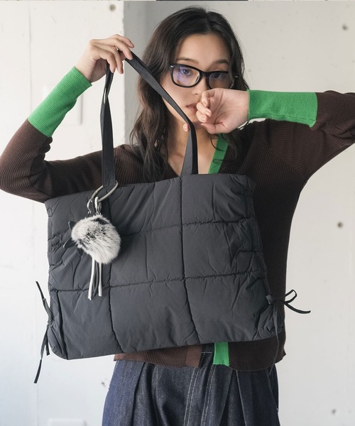 mili an deni(ミリアンデニ)の「中綿キルトシャーリングトートバッグ(トートバッグ・レディース・カーキ/ブラック・F)」の2枚目の写真