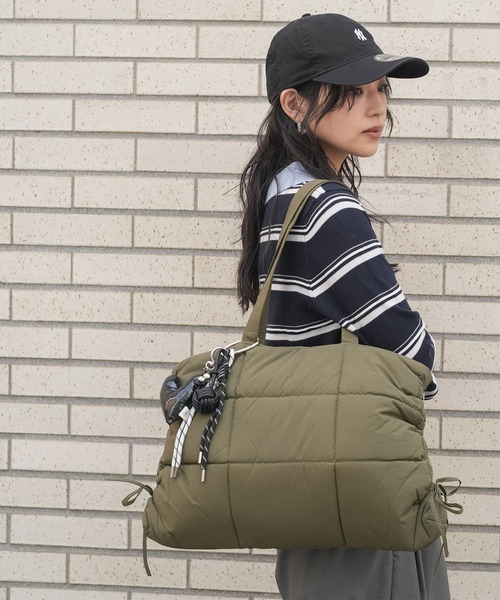 mili an deni(ミリアンデニ)の「中綿キルトシャーリングトートバッグ(トートバッグ・レディース・カーキ/ブラック・F)」の11枚目の写真