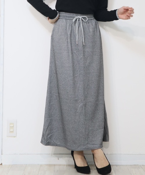 DISKEEN SURE(ディスキーンシュアー)の「クラシカルで大人っぽい!ヘリンボーンフレアロングスカート(スカート・レディース・ブラック/ベージュ/ブラウン/グレー・FREE)」の2枚目の写真