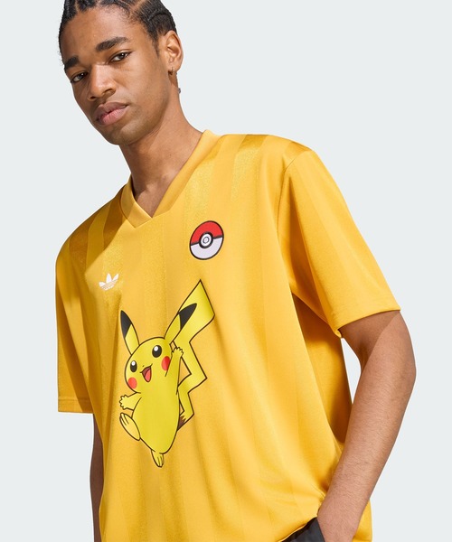 adidas(アディダス)の「Pokemon ジャージTシャツ / アディダスオリジナルス adidas Originals(Tシャツ/カットソー・メンズ・イエロー・X-LARGE/LARGE/3XL/XX-LARGE/X-SMALL/SMALL/MEDIUM/XX-SMALL)」の1枚目の写真