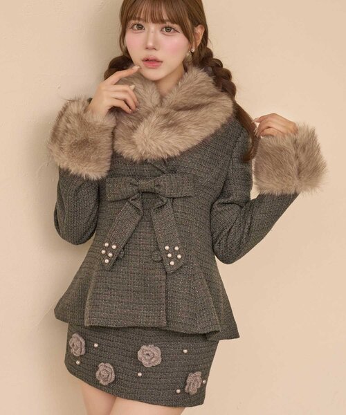 Belle Charme(ベルシャルム)の「【Belle Charme】Fur Tweed Peplum Jacket(テーラードジャケット・レディース・アイボリー/グレー・FREE)」の3枚目の写真