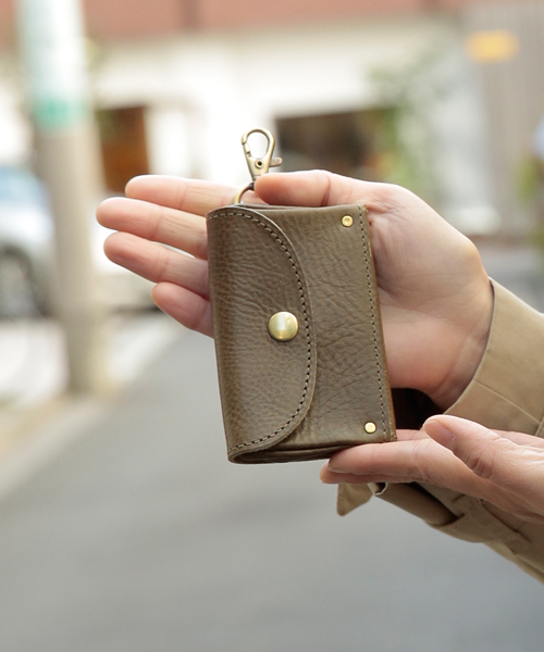 perche(ペルケ)の「ペルケ perche / イタリア製牛革スマートキーケース(キーケース/キーアクセサリー)」|カーキ