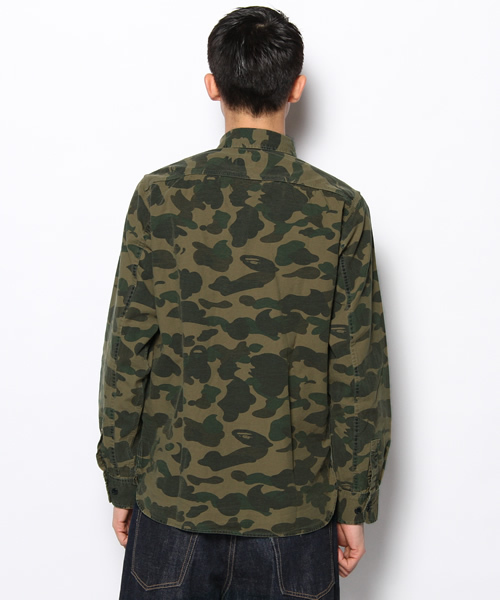 A BATHING APE(アベイシングエイプ)の「1ST CAMO CHAMBRAY SHIRT(シャツ/ブラウス・メンズ・グリーン/イエロー・SMALL/MEDIUM/LARGE/X-LARGE/XX-LARGE)」の5枚目の写真