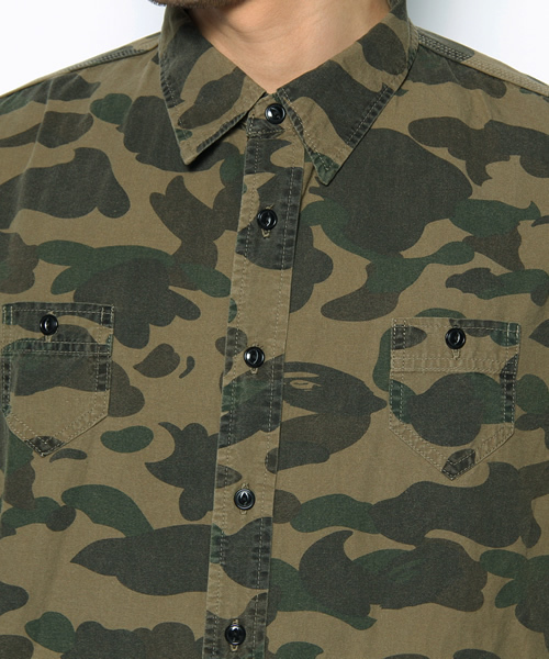 A BATHING APE(アベイシングエイプ)の「1ST CAMO CHAMBRAY SHIRT(シャツ/ブラウス・メンズ・グリーン/イエロー・SMALL/MEDIUM/LARGE/X-LARGE/XX-LARGE)」の6枚目の写真
