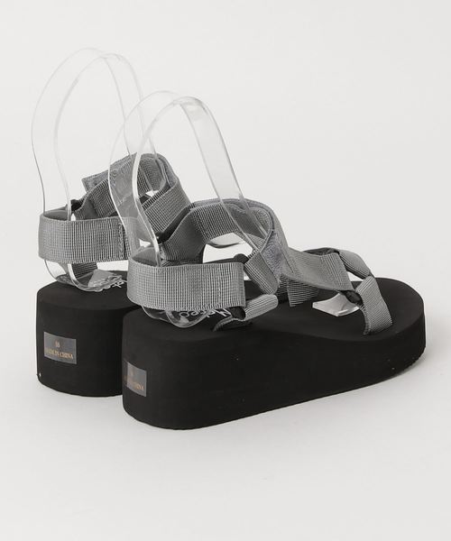 meJane(ミージェーン)の「厚底スポーツサンダル(サンダル・レディース・ホワイト/ブラック/グレー/ホワイト×ブラック・22.5/23-23.5cm/24-24.5cm/S/M/L)」の6枚目の写真