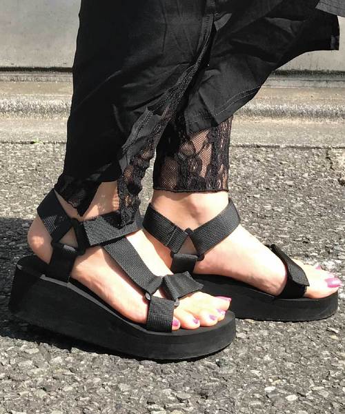 meJane(ミージェーン)の「厚底スポーツサンダル(サンダル・レディース・ホワイト/ブラック/グレー/ホワイト×ブラック・22.5/23-23.5cm/24-24.5cm/S/M/L)」の16枚目の写真