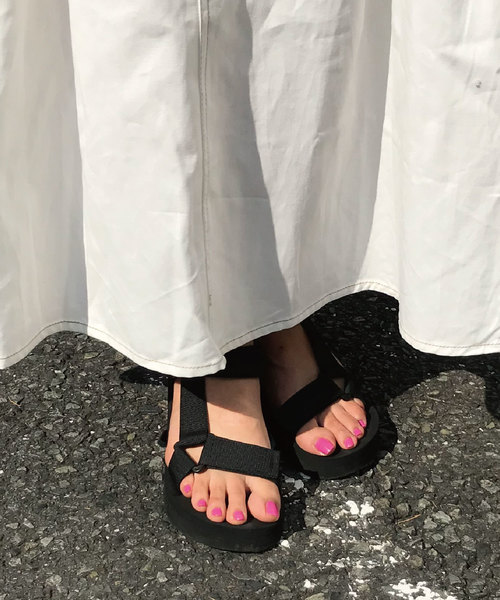 meJane(ミージェーン)の「厚底スポーツサンダル(サンダル・レディース・ホワイト/ブラック/グレー/ホワイト×ブラック・22.5/23-23.5cm/24-24.5cm/S/M/L)」の15枚目の写真