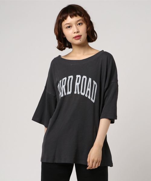 LOWRYS FARM(ローリーズファーム)の「カレッジBIGロゴTシャツ 802182(Tシャツ/カットソー・レディース・グレー/イエロー/ホワイト×レッド/ホワイト×ネイビー・FREE)」の15枚目の写真