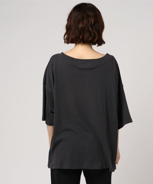 LOWRYS FARM(ローリーズファーム)の「カレッジBIGロゴTシャツ 802182(Tシャツ/カットソー・レディース・グレー/イエロー/ホワイト×レッド/ホワイト×ネイビー・FREE)」の6枚目の写真