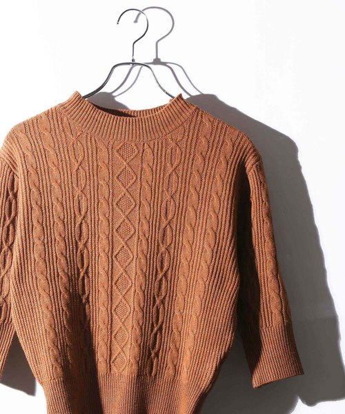 WEGO(ウィゴー)の「WEGO VINTAGE/ケーブル5分袖スリーブニット(ニット/セーター・レディース・ブラック/ダークグリーン/ピンク/アイボリー/キャメル・FREE)」の4枚目の写真