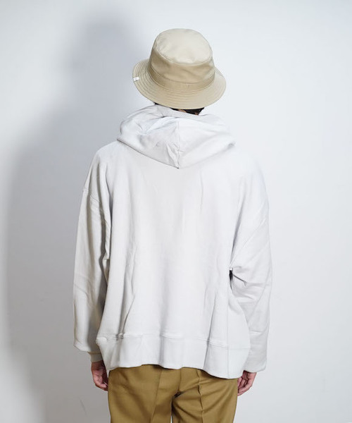 KAIKO（カイコー）の「KAIKO OBLONG PARKA MARK（パーカー・メンズ・ライトグレー/ブラック/レッド/ライトパープル・S/M/L）」の6枚目の写真