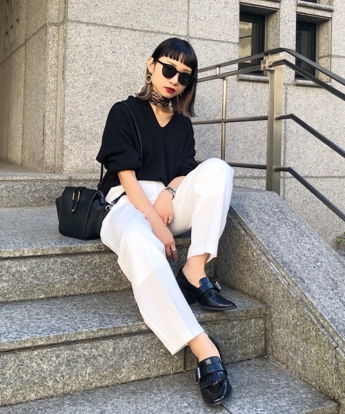 PAGEBOY(ページボーイ)の「【WEB限定アイテム】センタープレススラックス(スラックス・レディース・ダークブラウン/パープル/ピンク/ダークブルー/ブラウン系その他/ダークパープル/オフホワイト/ベージュ/ライトグリーン/ダークグリーン・SMALL/MEDIUM)」の3枚目の写真