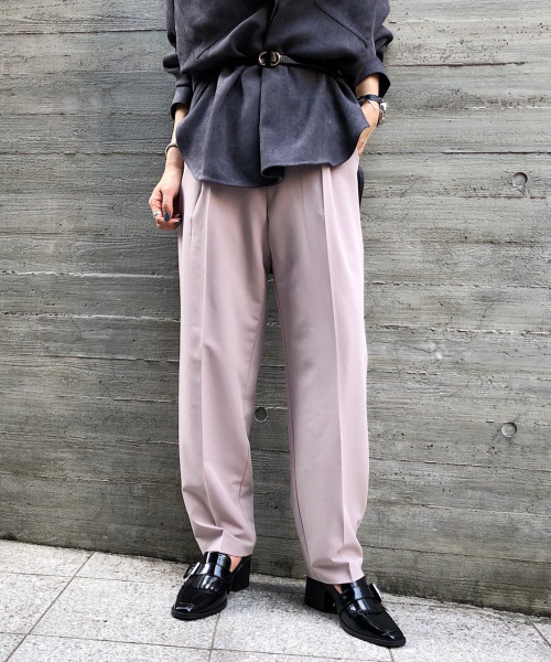 PAGEBOY(ページボーイ)の「【WEB限定アイテム】センタープレススラックス(スラックス・レディース・ダークブラウン/パープル/ピンク/ダークブルー/ブラウン系その他/ダークパープル/オフホワイト/ベージュ/ライトグリーン/ダークグリーン・SMALL/MEDIUM)」の10枚目の写真