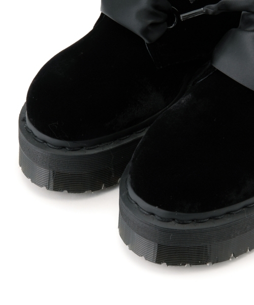 Ray BEAMS（レイビームス）の「Dr.Martens /  ベルベット プラットフォーム 2EYE シューズ（その他シューズ・レディース・ブラック・4/5/6）」の15枚目の写真