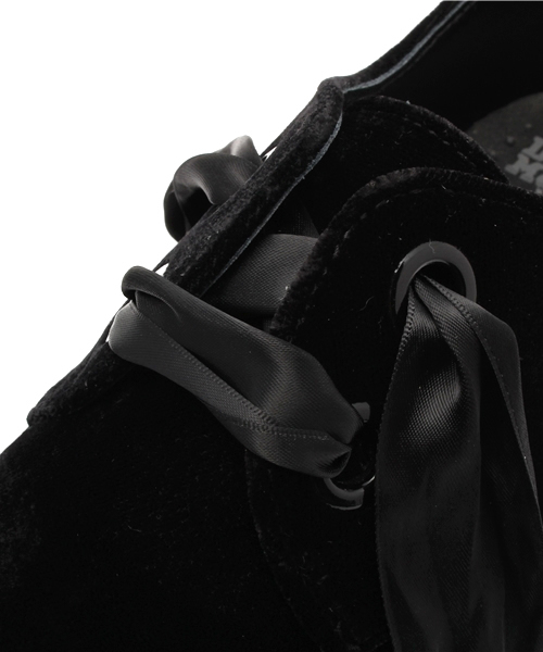 Ray BEAMS（レイビームス）の「Dr.Martens /  ベルベット プラットフォーム 2EYE シューズ（その他シューズ・レディース・ブラック・4/5/6）」の5枚目の写真