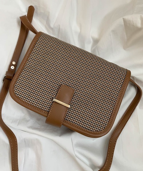 shopnikoniko(ショップニコニコ)の「チェック柄ショルダーバッグ(ショルダーバッグ・レディース・ブラック/ベージュ/ブラウン・フリー)」の1枚目の写真