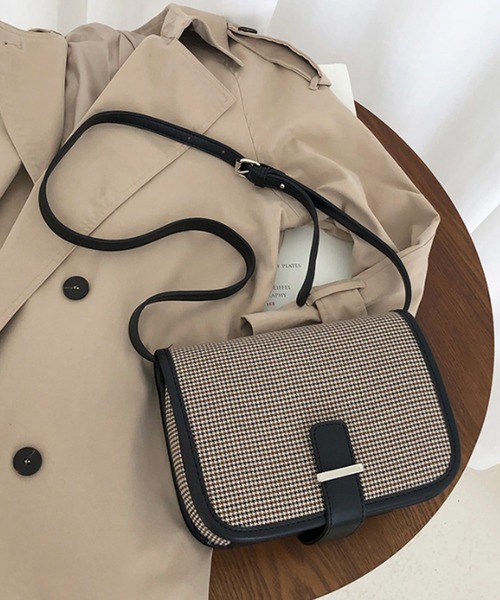shopnikoniko(ショップニコニコ)の「チェック柄ショルダーバッグ(ショルダーバッグ・レディース・ブラック/ベージュ/ブラウン・フリー)」の3枚目の写真