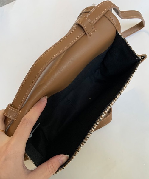 shopnikoniko(ショップニコニコ)の「チェック柄ショルダーバッグ(ショルダーバッグ・レディース・ブラック/ベージュ/ブラウン・フリー)」の13枚目の写真