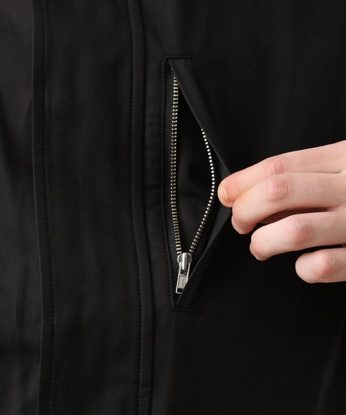 JUNRED(ジュンレッド)の「高密度サテン ハイネックマウンテンパーカー(ブルゾン・メンズ・ブラック/ベージュ/カーキ・S/M/L)」の21枚目の写真