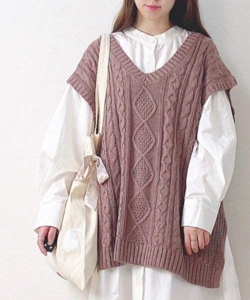 Mysa&Liina（ミーサリーナ）の「ケーブルニットベスト（ベスト・レディース・ベージュ/オフホワイト/モカ/ホワイト/ブラック/ブラウン/グリーン/ピンク/ブルー/サックスブルー・FREE/M）」の10枚目の写真