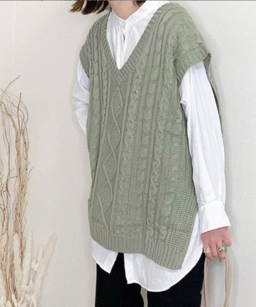 Mysa&Liina（ミーサリーナ）の「ケーブルニットベスト（ベスト・レディース・ベージュ/オフホワイト/モカ/ホワイト/ブラック/ブラウン/グリーン/ピンク/ブルー/サックスブルー・FREE/M）」の7枚目の写真