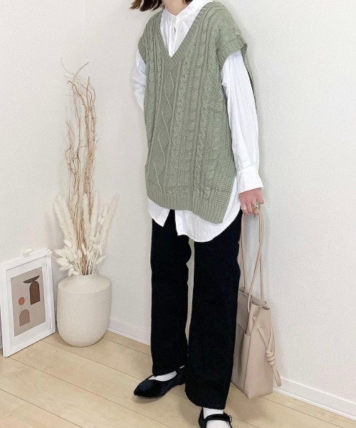 Mysa&Liina（ミーサリーナ）の「ケーブルニットベスト（ベスト・レディース・ベージュ/オフホワイト/モカ/ホワイト/ブラック/ブラウン/グリーン/ピンク/ブルー/サックスブルー・FREE/M）」の15枚目の写真