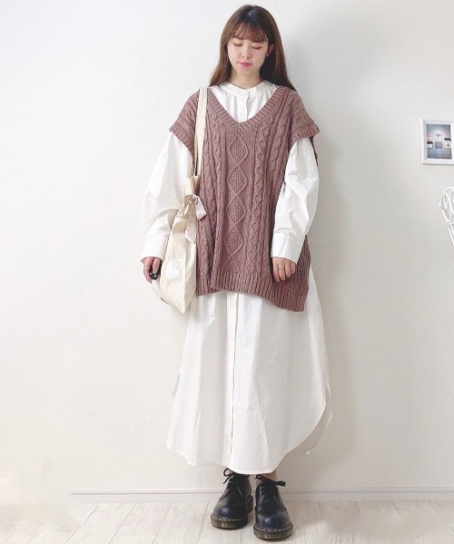 Mysa&Liina（ミーサリーナ）の「ケーブルニットベスト（ベスト・レディース・ベージュ/オフホワイト/モカ/ホワイト/ブラック/ブラウン/グリーン/ピンク/ブルー/サックスブルー・FREE/M）」の16枚目の写真