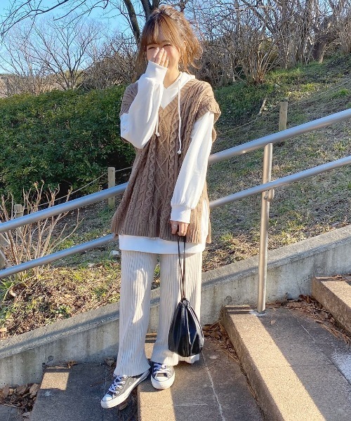 Mysa&Liina（ミーサリーナ）の「ケーブルニットベスト（ベスト・レディース・ベージュ/オフホワイト/モカ/ホワイト/ブラック/ブラウン/グリーン/ピンク/ブルー/サックスブルー・FREE/M）」の11枚目の写真