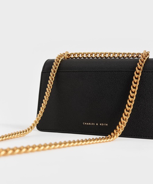 CHARLES & KEITH（チャールズ & キース）の「テクスチャードストーンエンベリッシュドバックルショルダーバッグ / Textured Stone Embellished-Buckle Shoulder Bag（ショルダーバッグ・レディース・ブラック/シルバー/レッド系その他/ブルー系その他3・S）」の6枚目の写真