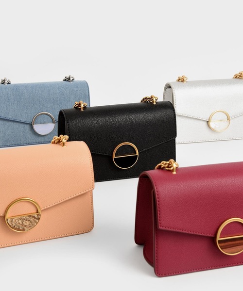 CHARLES & KEITH（チャールズ & キース）の「テクスチャードストーンエンベリッシュドバックルショルダーバッグ / Textured Stone Embellished-Buckle Shoulder Bag（ショルダーバッグ・レディース・ブラック/シルバー/レッド系その他/ブルー系その他3・S）」の7枚目の写真