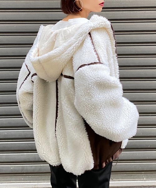 PAGEBOY（ページボーイ）の「ボアリバーシブルフードブルゾン(ボアジャケット)（ブルゾン・レディース・ホワイト系その他/ブラウン系その他/グレイッシュベージュ・FREE）」の4枚目の写真