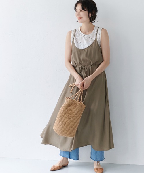 coca(coca)(コカ)の「サテンキャミソールワンピース(ワンピース・レディース・ブラック/ダークベージュ・ONE SIZE)」の2枚目の写真