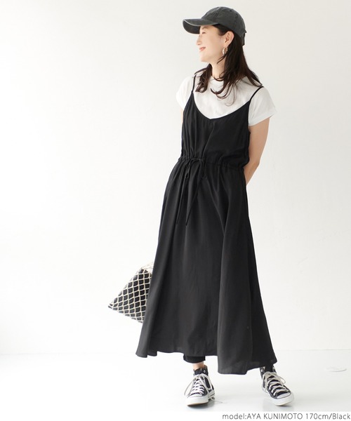 coca(coca)(コカ)の「サテンキャミソールワンピース(ワンピース・レディース・ブラック/ダークベージュ・ONE SIZE)」の3枚目の写真